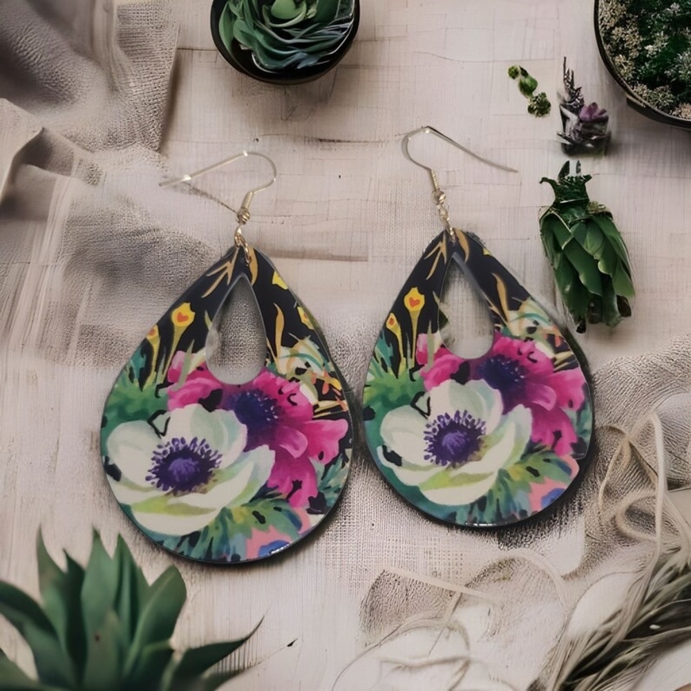 New Artisan Handmade Tropical Paradise Hand Painted Hawaii Floral Gold Earrings - Picture 3 of 16